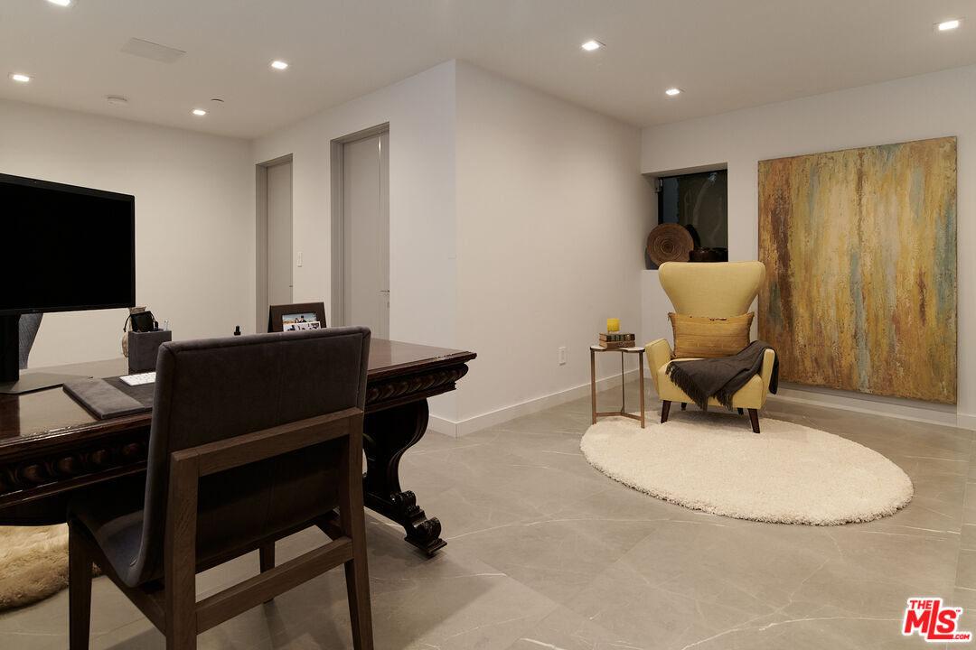 144 N Bowling Green Way