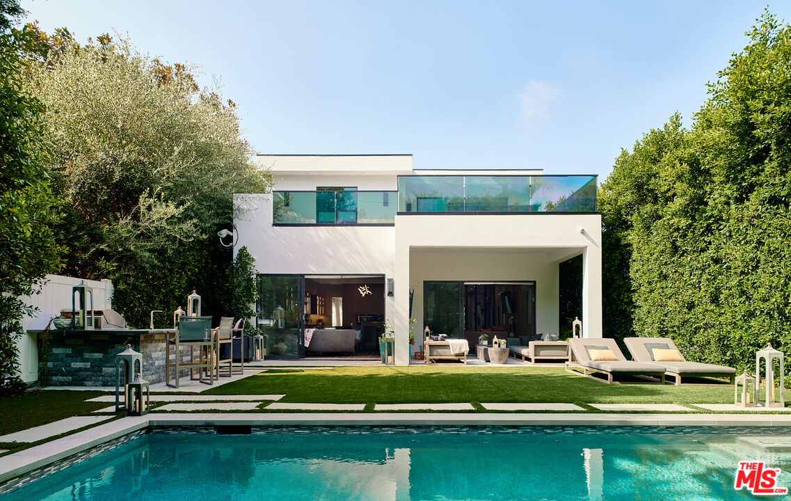 144 N Bowling Green Way