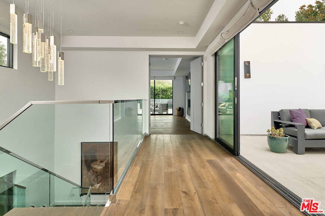 144 N Bowling Green Way