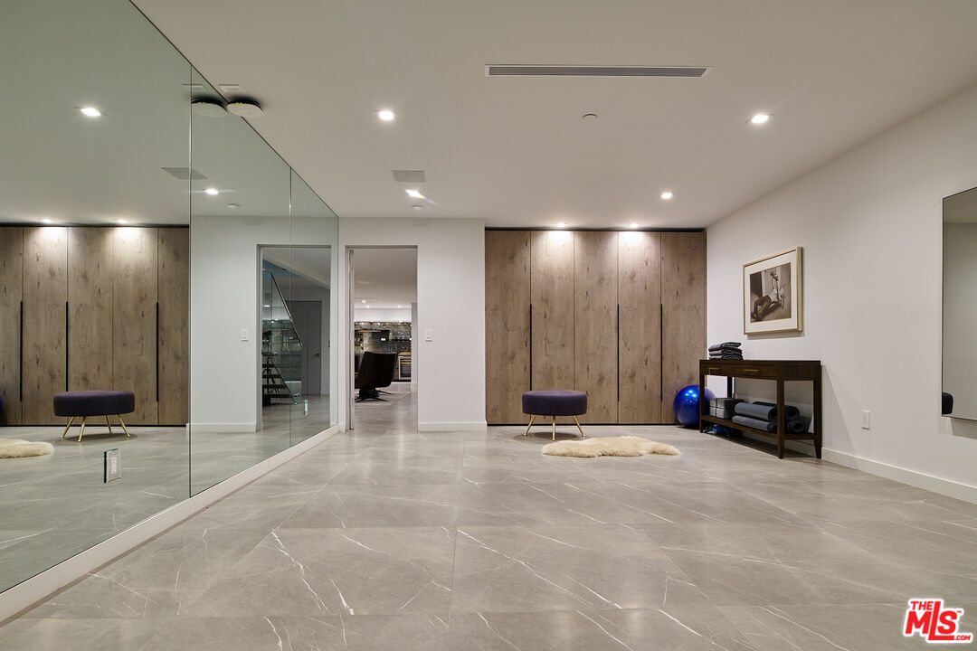 144 N Bowling Green Way