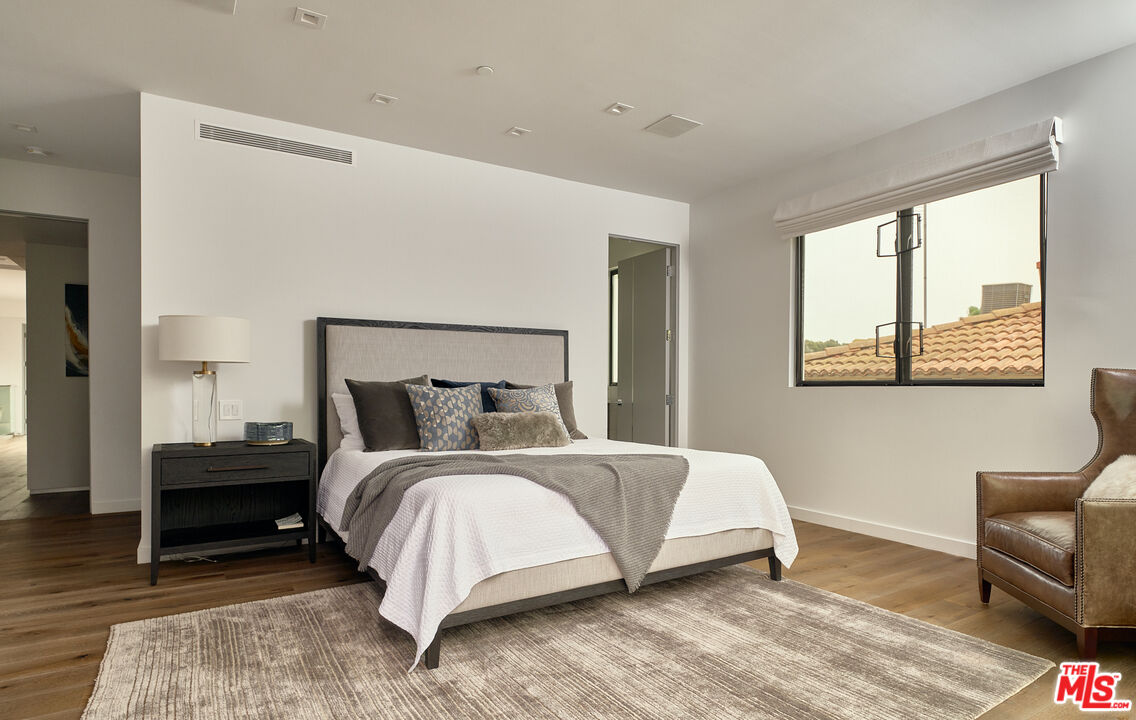 144 N Bowling Green Way