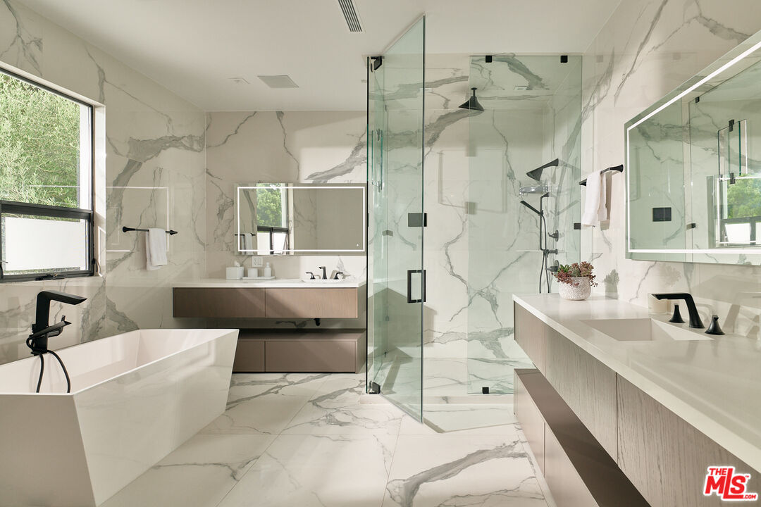 144 N Bowling Green Way