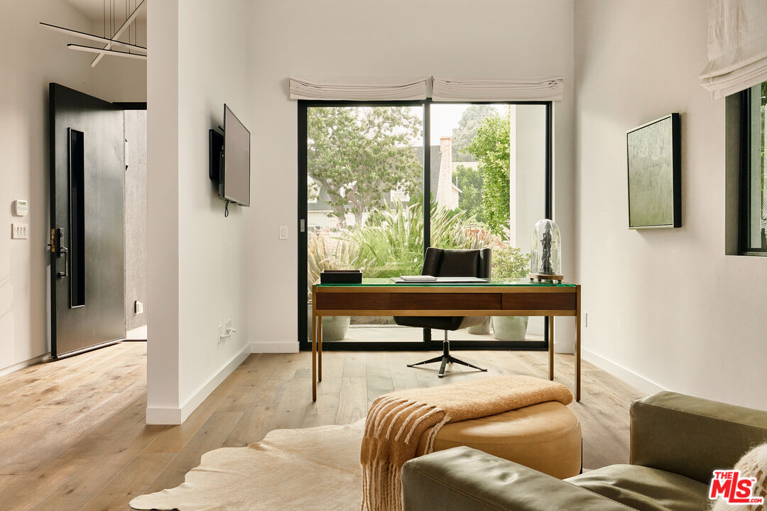 144 N Bowling Green Way