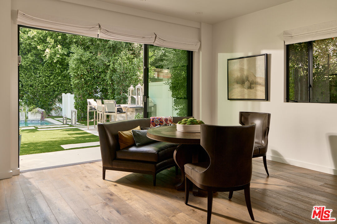 144 N Bowling Green Way