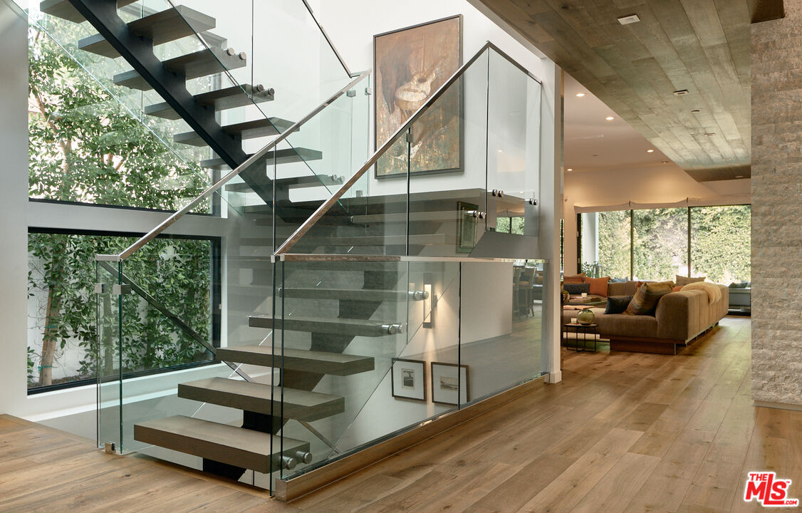 144 N Bowling Green Way