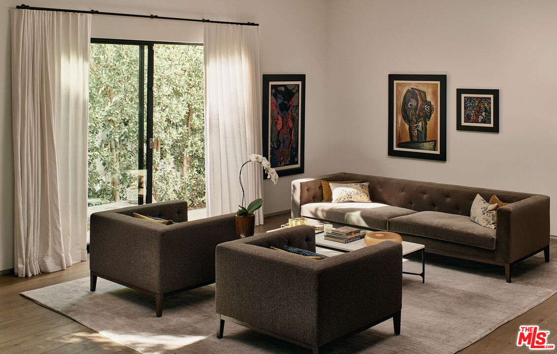 144 N Bowling Green Way