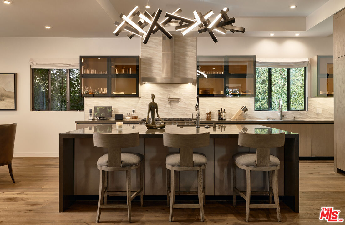 144 N Bowling Green Way