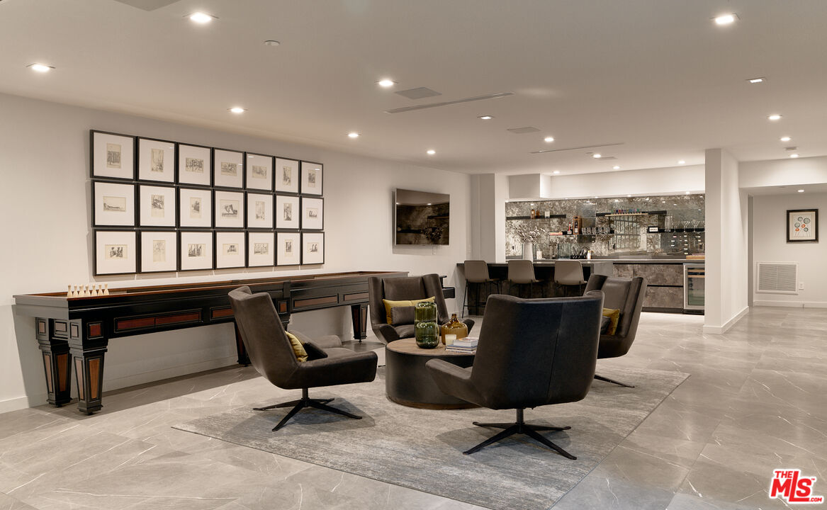 144 N Bowling Green Way