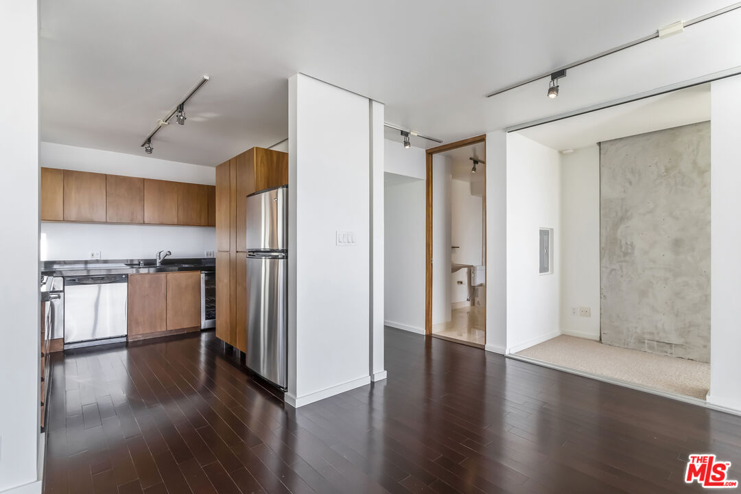 8787 Shoreham Dr Unit: 610