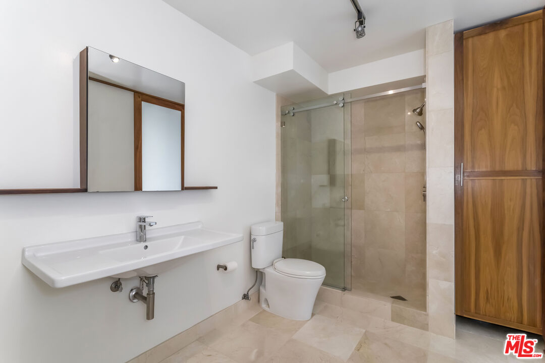 8787 Shoreham Dr Unit: 610