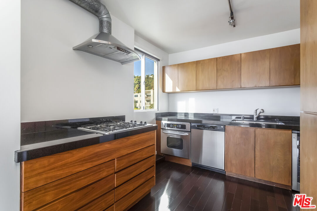 8787 Shoreham Dr Unit: 610