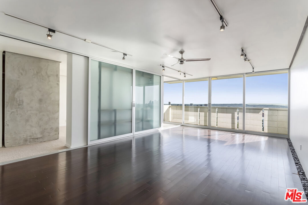 8787 Shoreham Dr Unit: 610