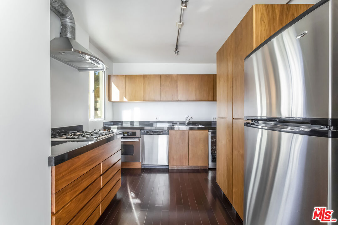 8787 Shoreham Dr Unit: 610