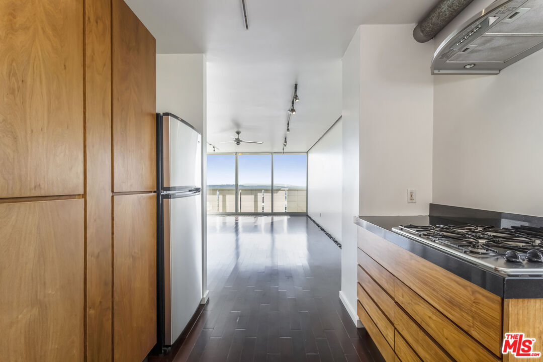 8787 Shoreham Dr Unit: 610