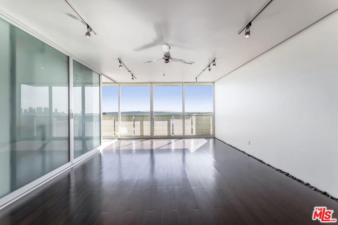 8787 Shoreham Dr Unit: 610