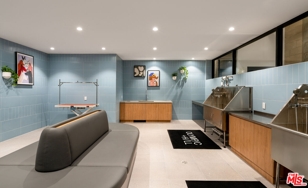 230 W Olympic Blvd Unit: 4702