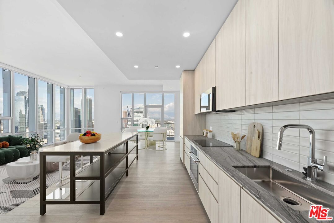 230 W Olympic Blvd Unit: TH 504