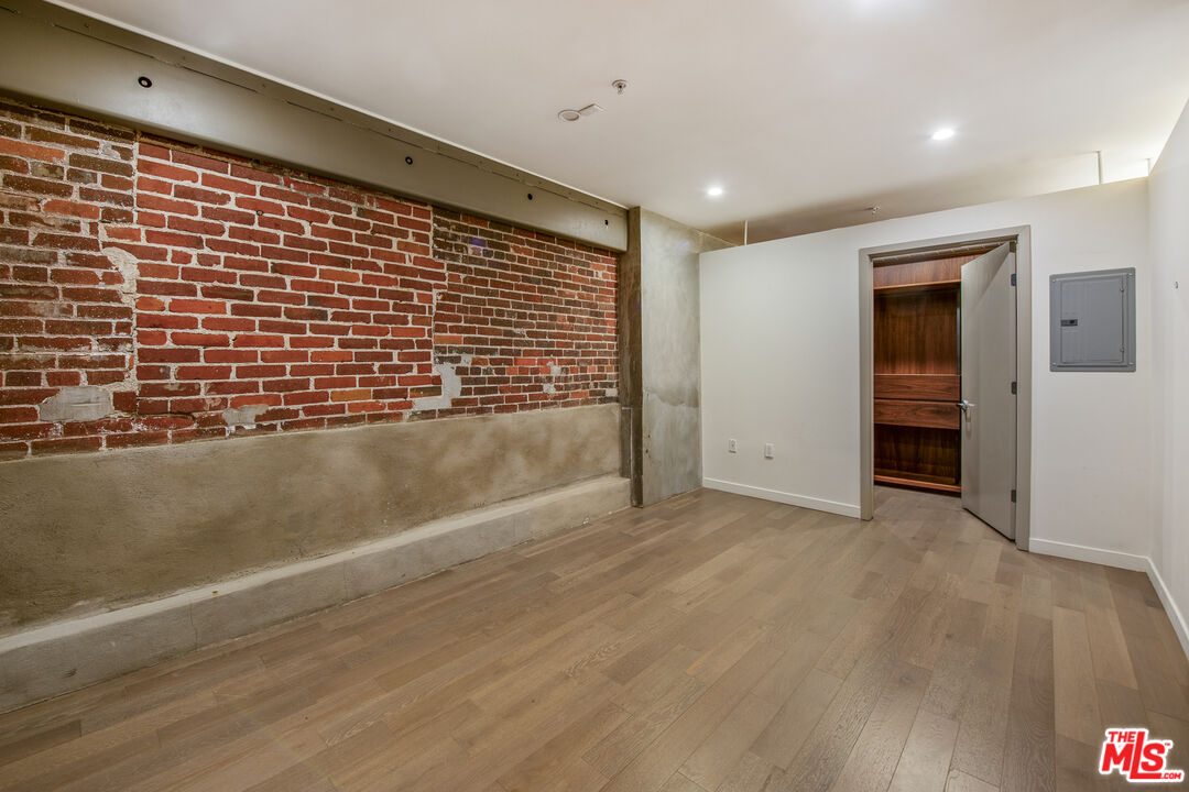 527 Molino St Unit: 202