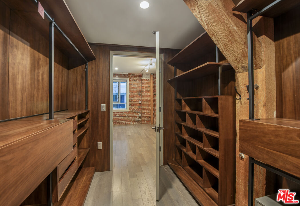 527 Molino St Unit: 202