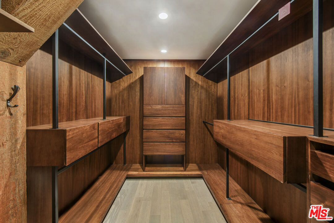 527 Molino St Unit: 202