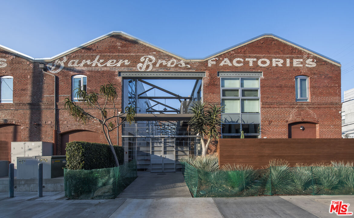 527 Molino St Unit: 202