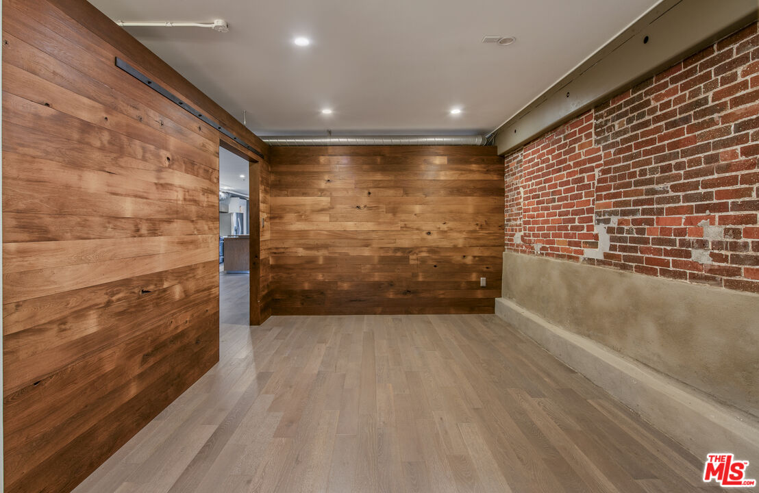 527 Molino St Unit: 202