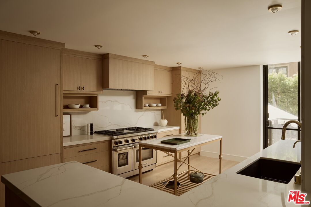 211 S Spalding Dr Unit: 110N