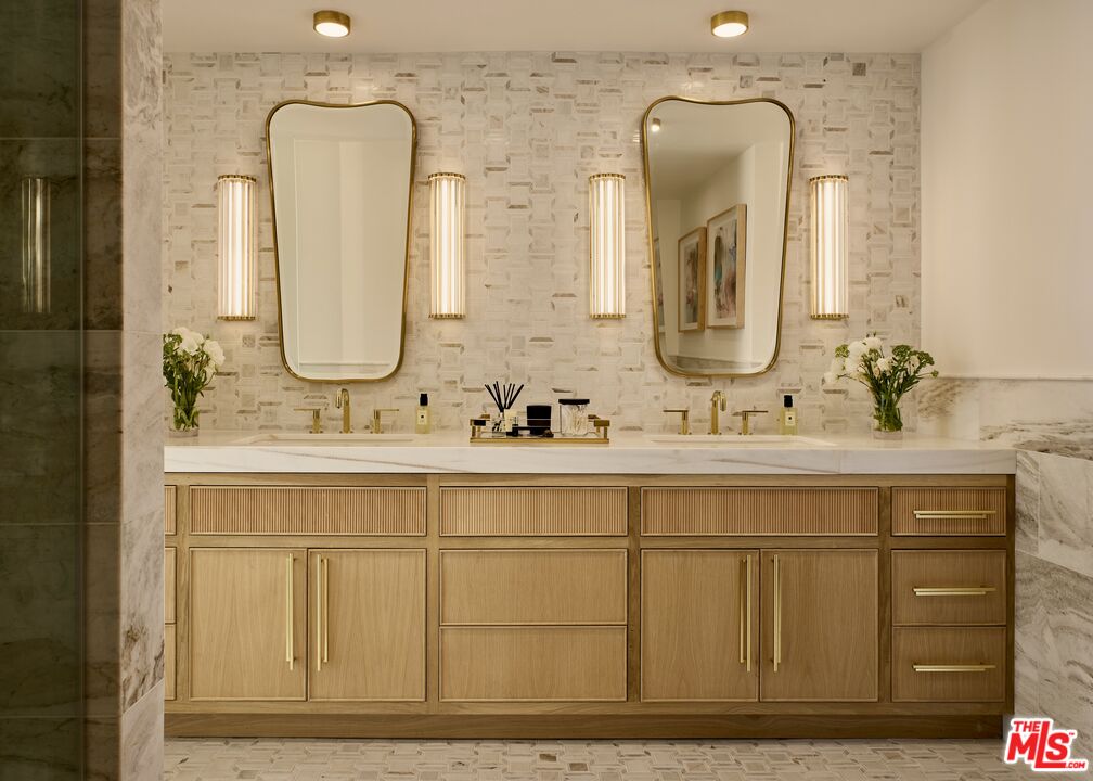 211 S Spalding Dr Unit: 110N