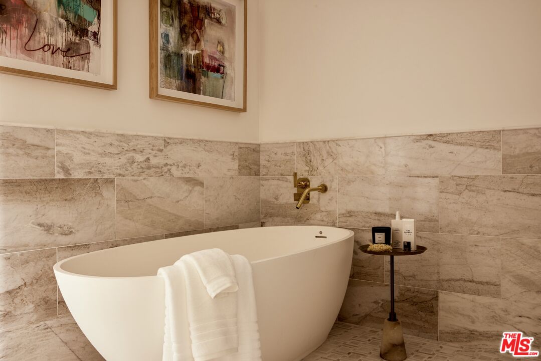 211 S Spalding Dr Unit: 110N