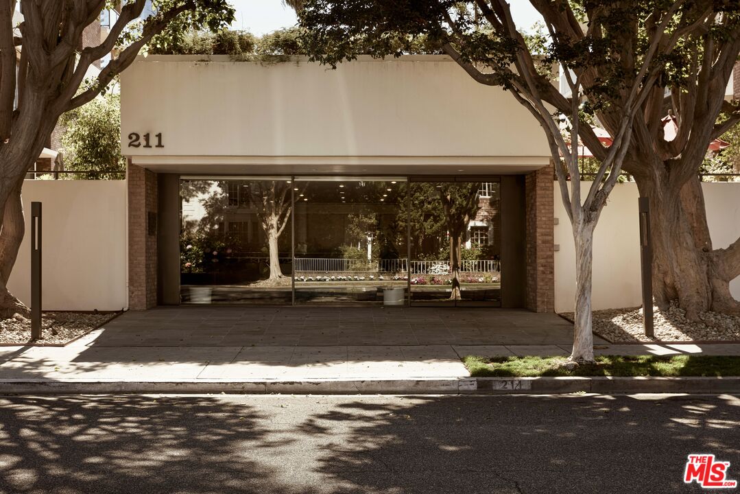 211 S Spalding Dr Unit: 110N