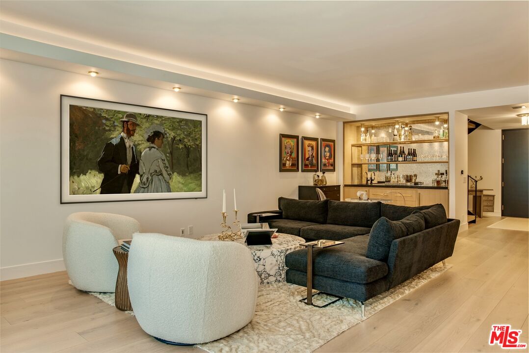 211 S Spalding Dr Unit: 110N