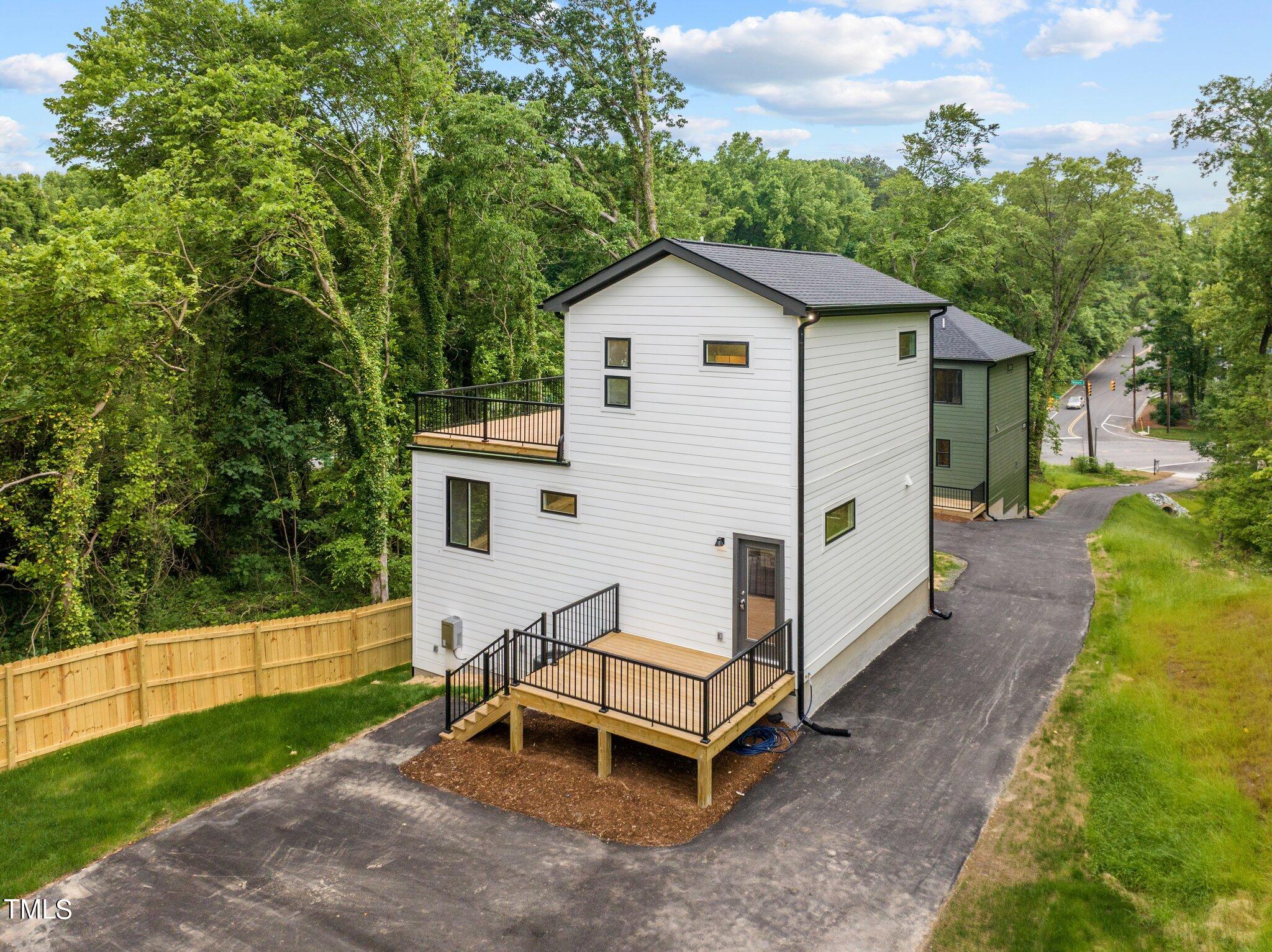 100 B Masondale Avenue