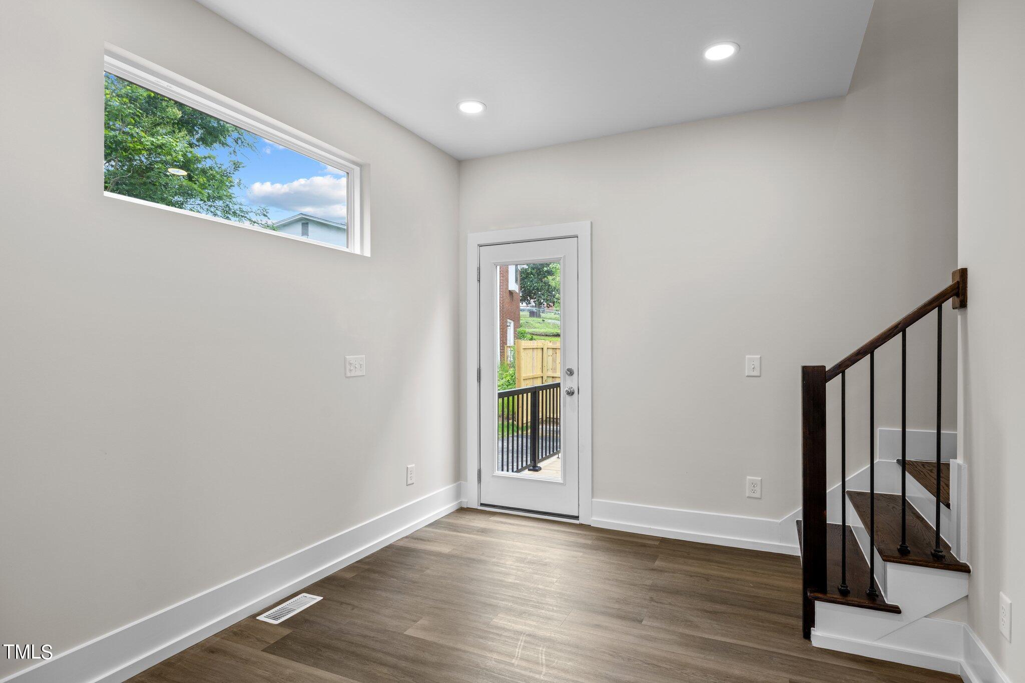 100 B Masondale Avenue