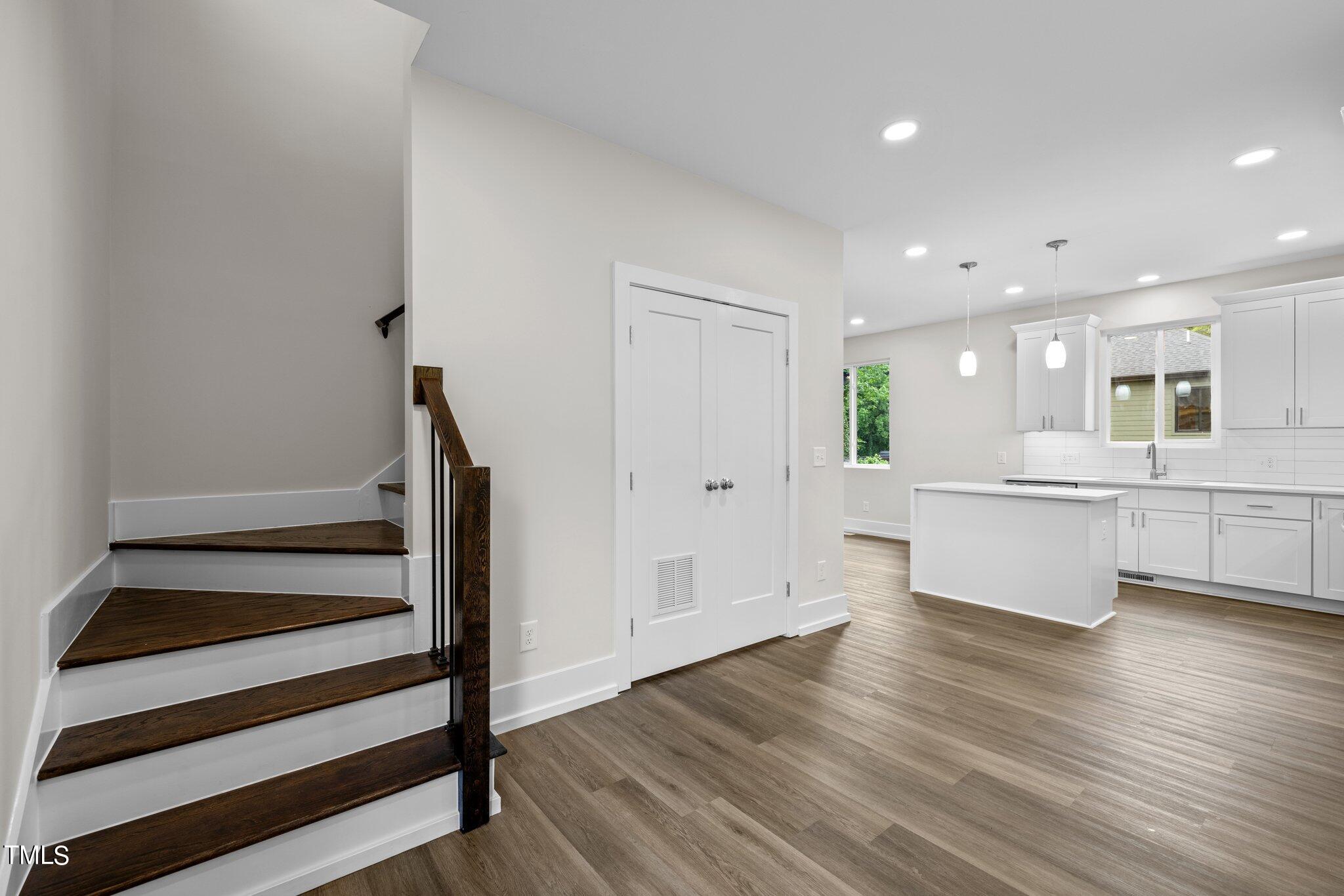 100 B Masondale Avenue