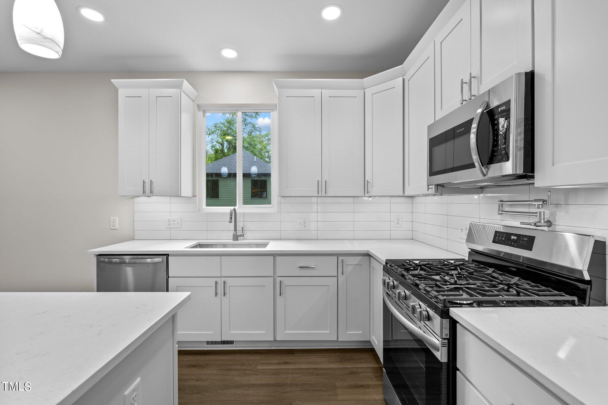 100 B Masondale Avenue