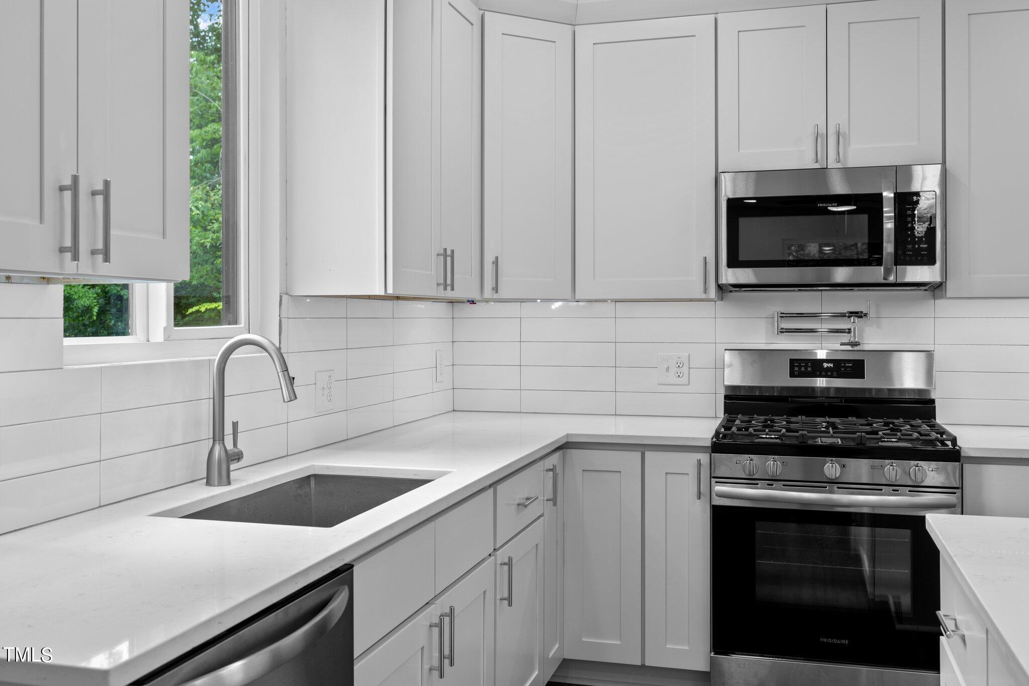 100 B Masondale Avenue