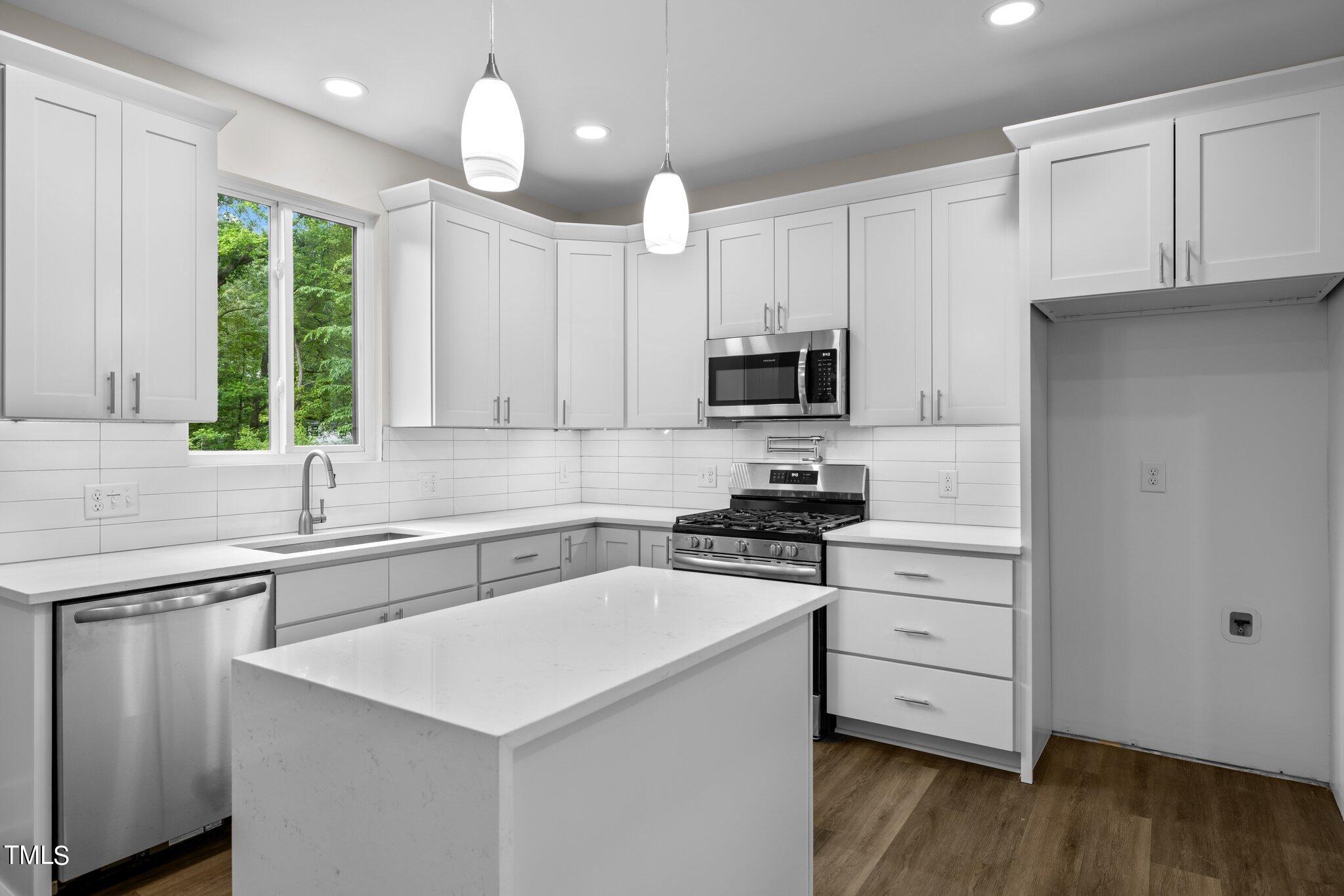 100 B Masondale Avenue