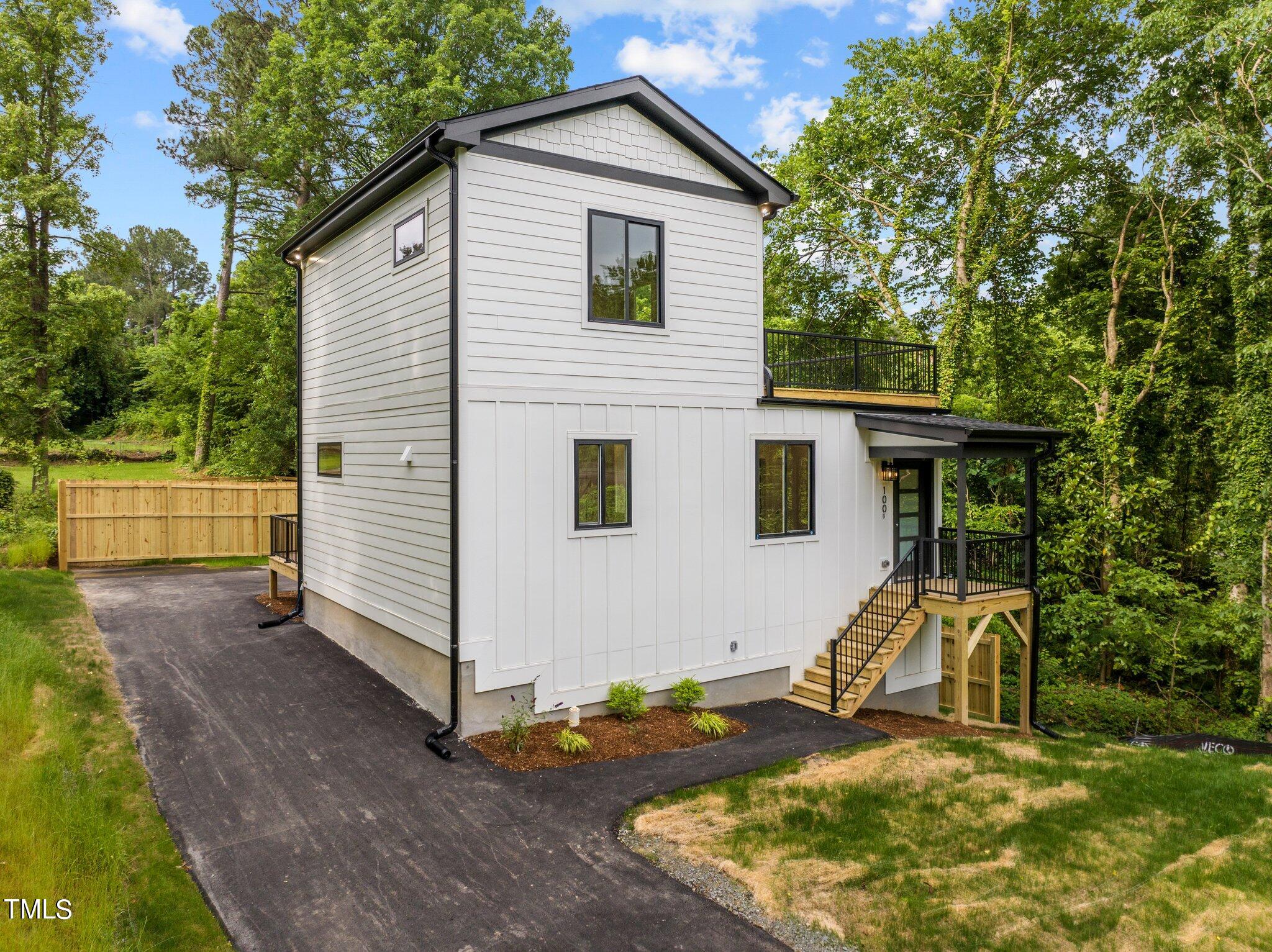 100 B Masondale Avenue