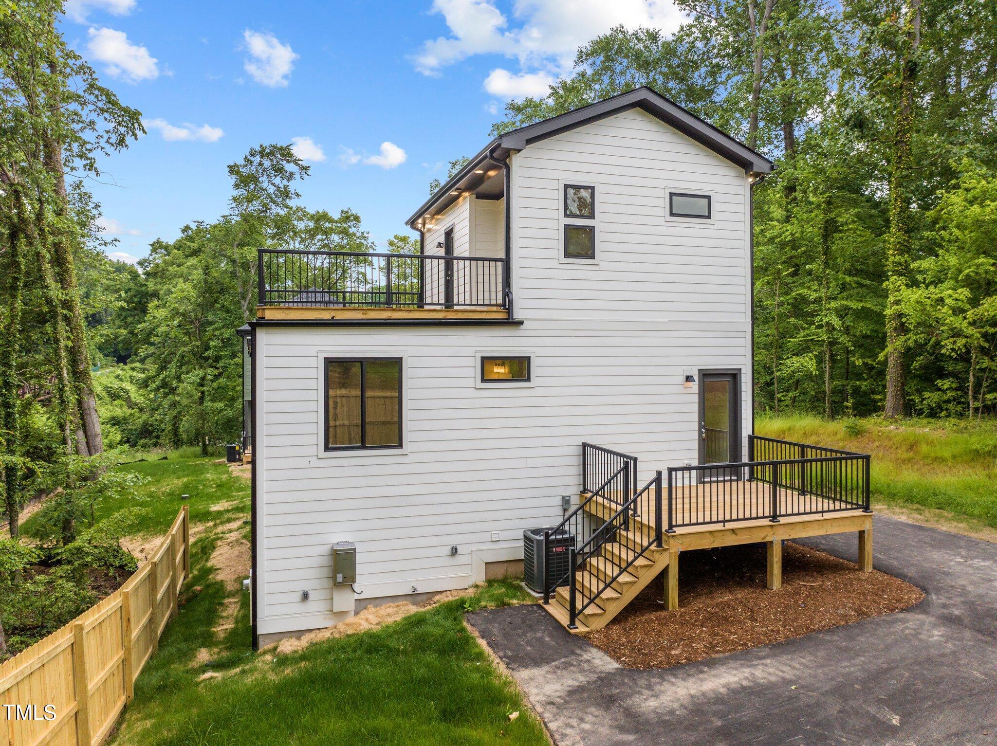 100 B Masondale Avenue