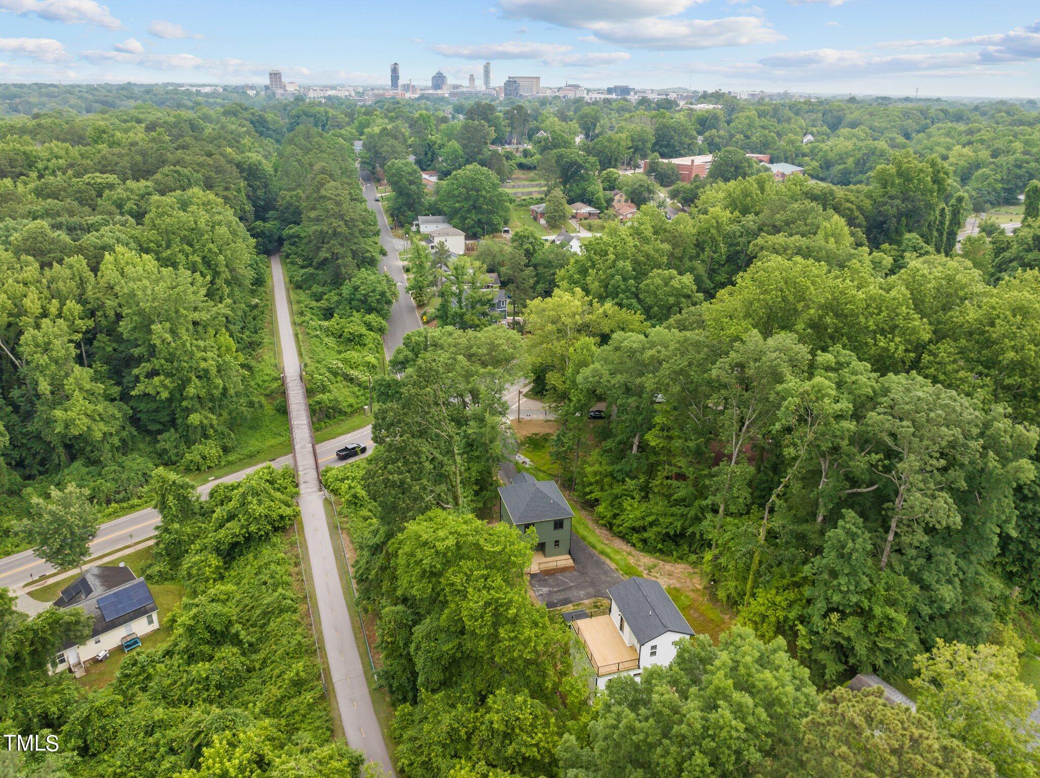 100 B Masondale Avenue