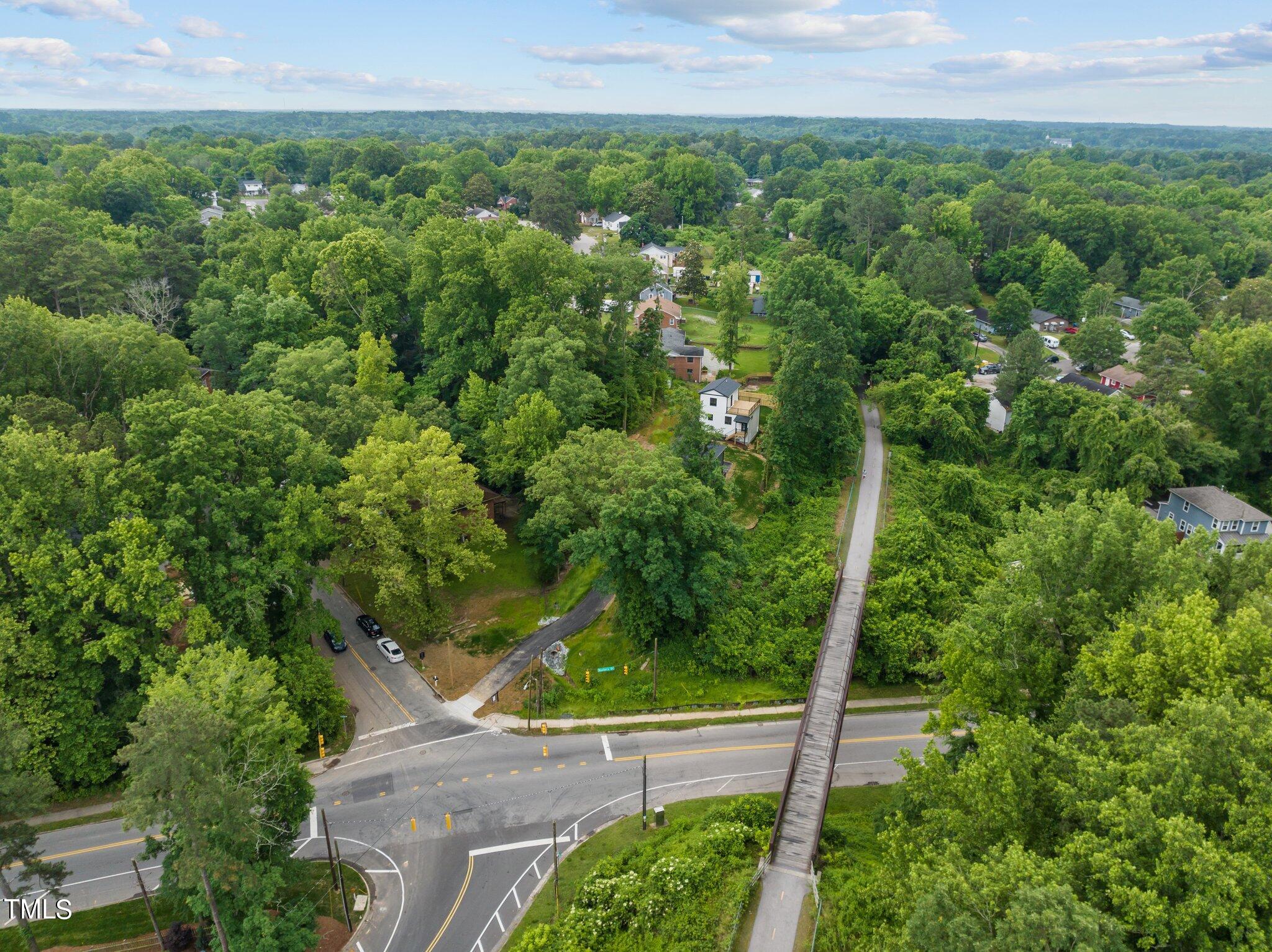 100 B Masondale Avenue