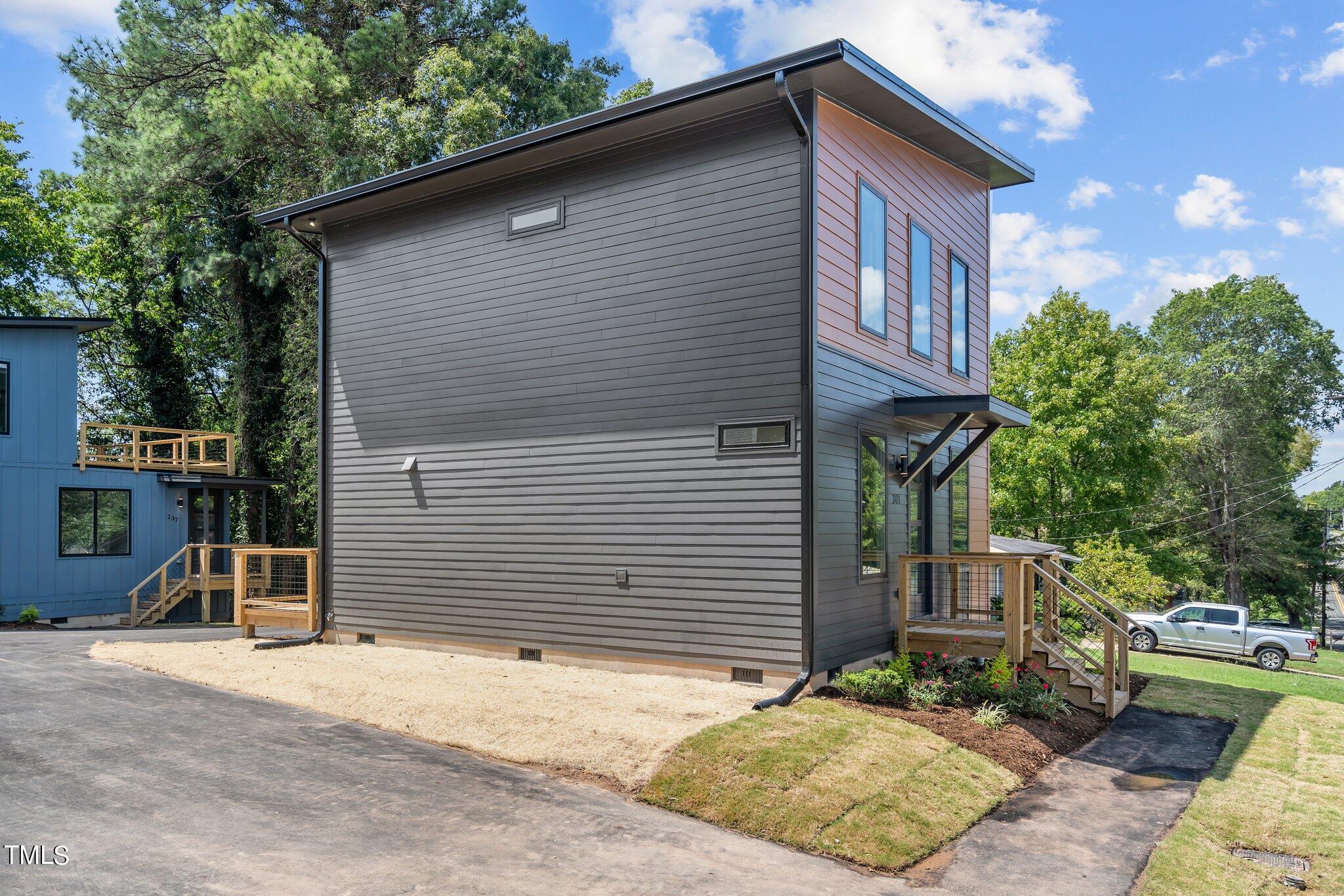 301 E End Avenue
