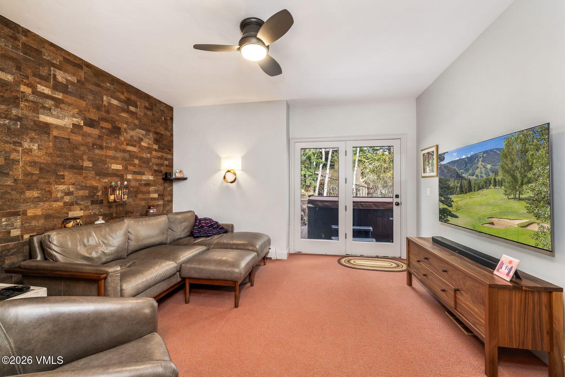 1402 Deer Boulevard