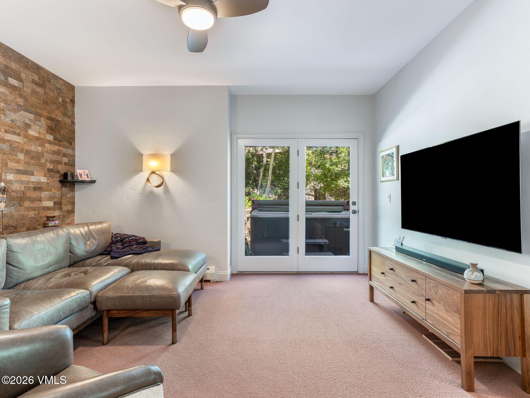1402 Deer Boulevard