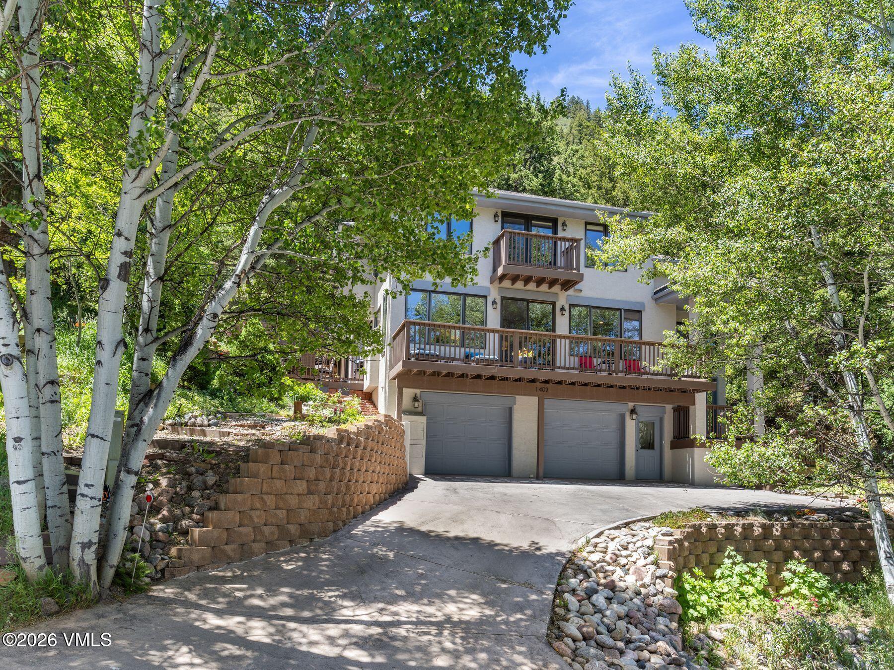 1402 Deer Boulevard