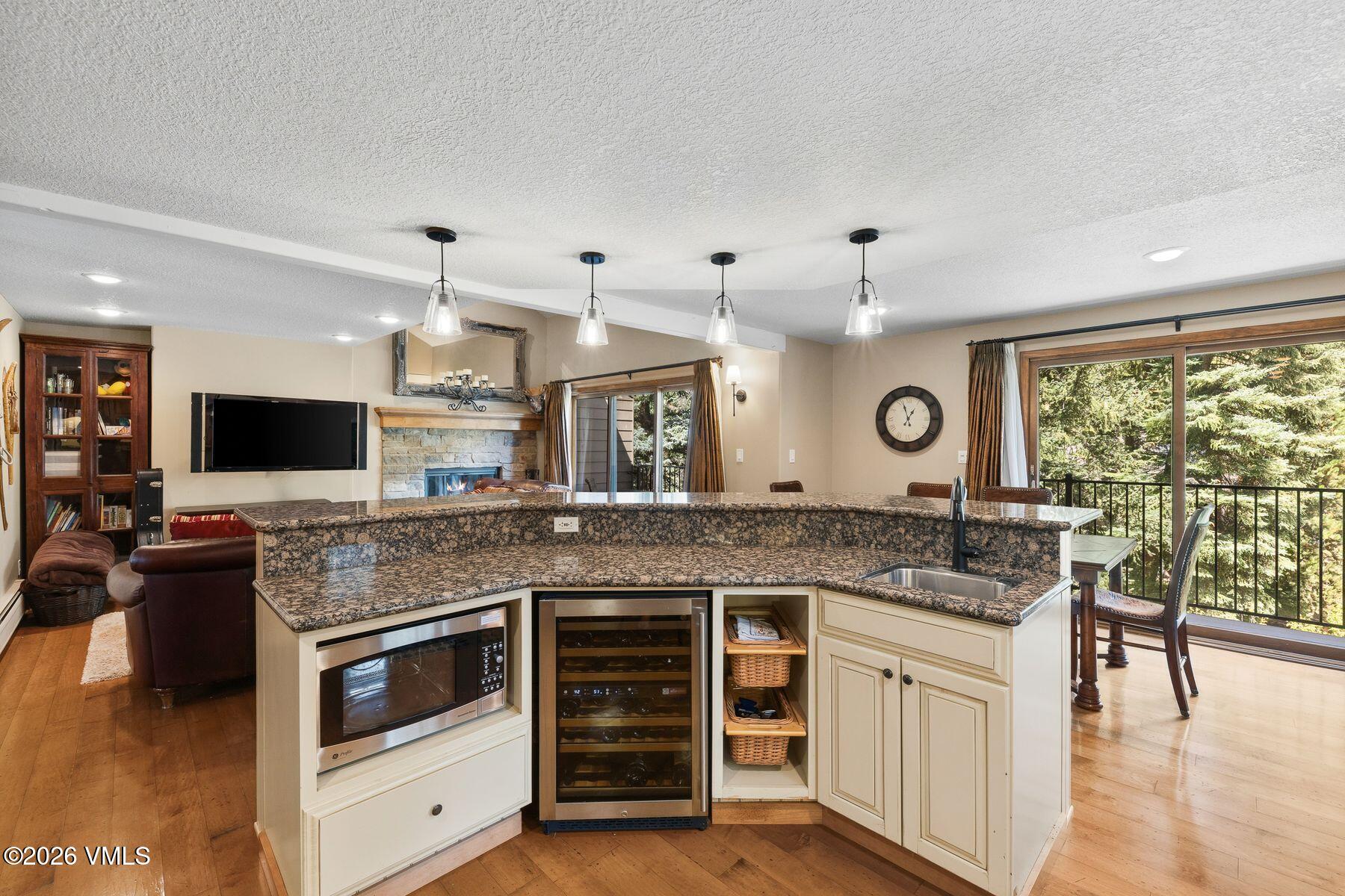 4496 Meadow Drive 406