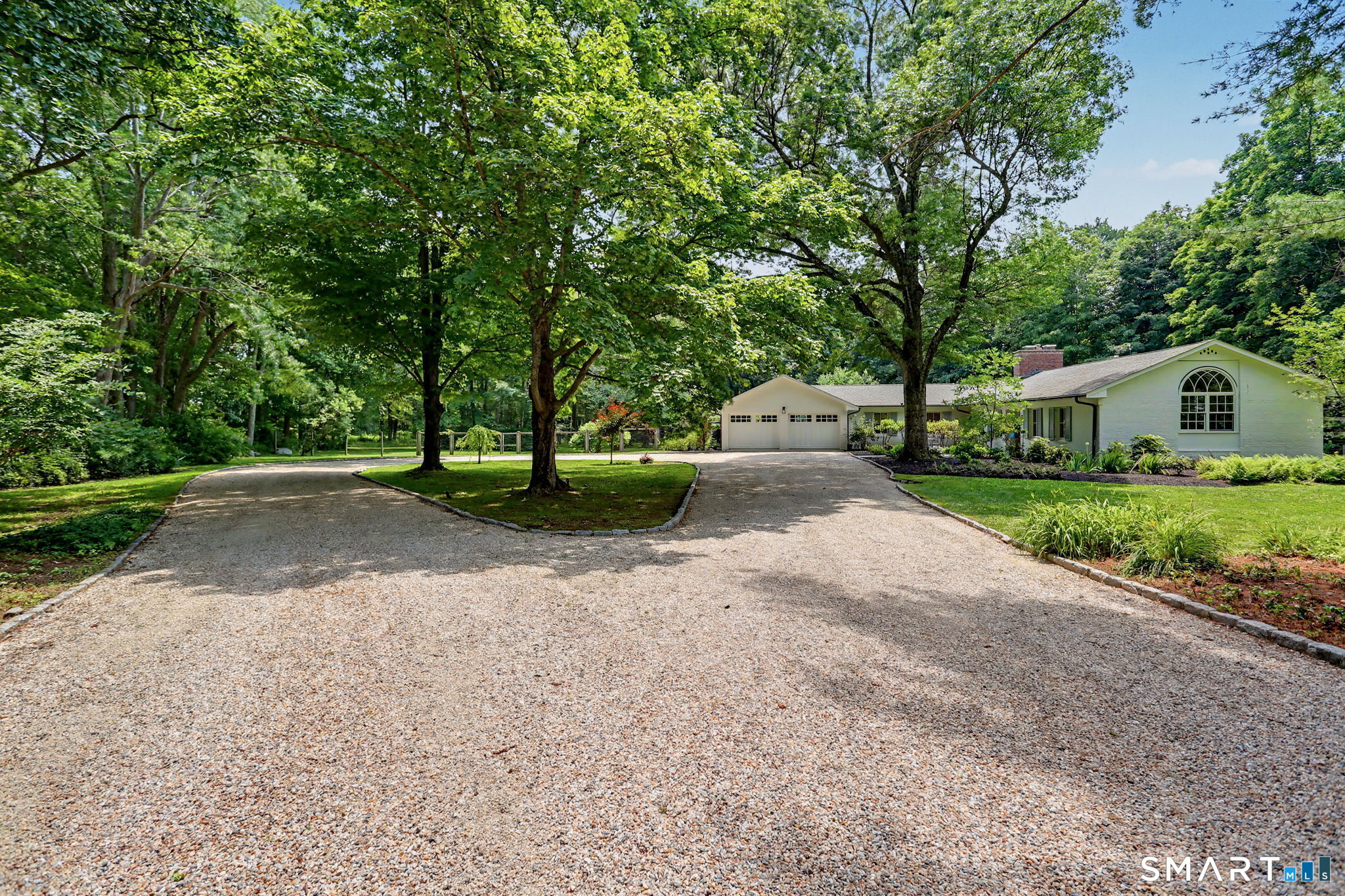 585 Hoydens Lane