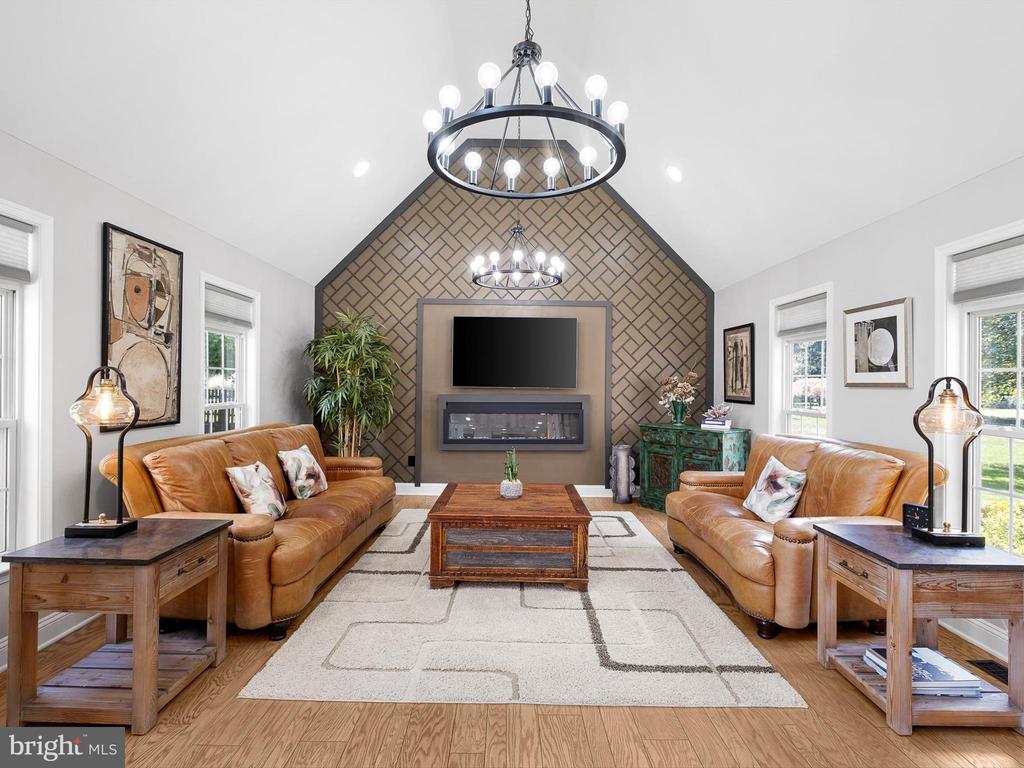 5240 CARVERSVILLE ROAD