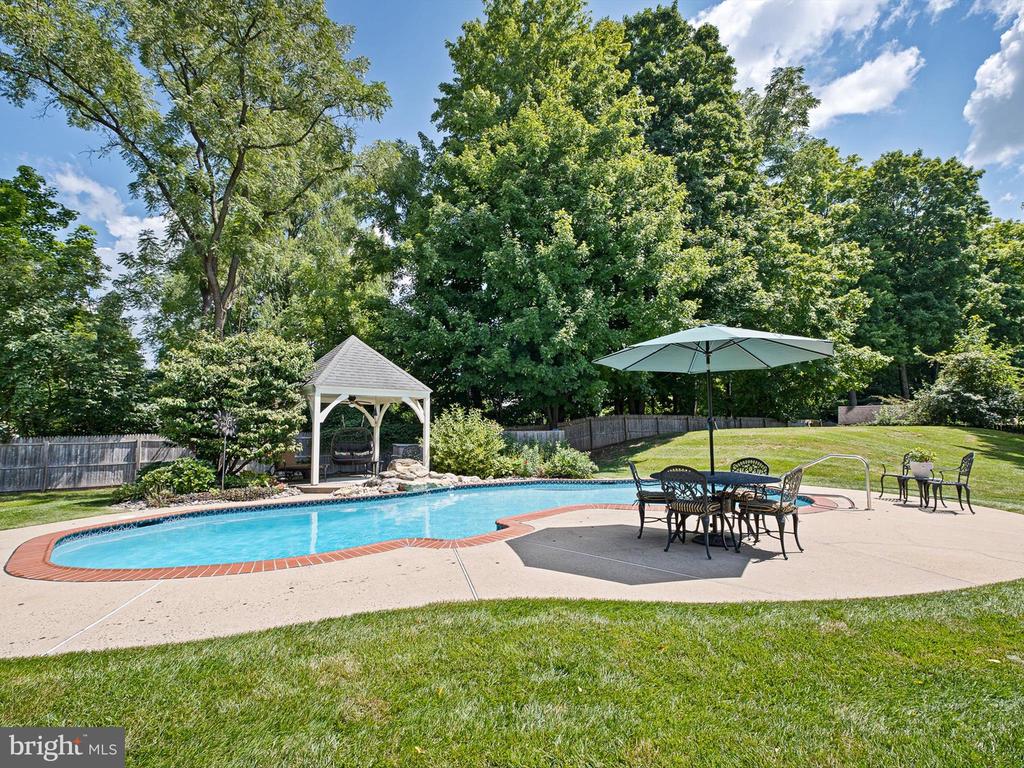 5240 CARVERSVILLE ROAD