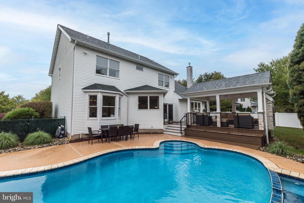 2004 CARMEL DRIVE